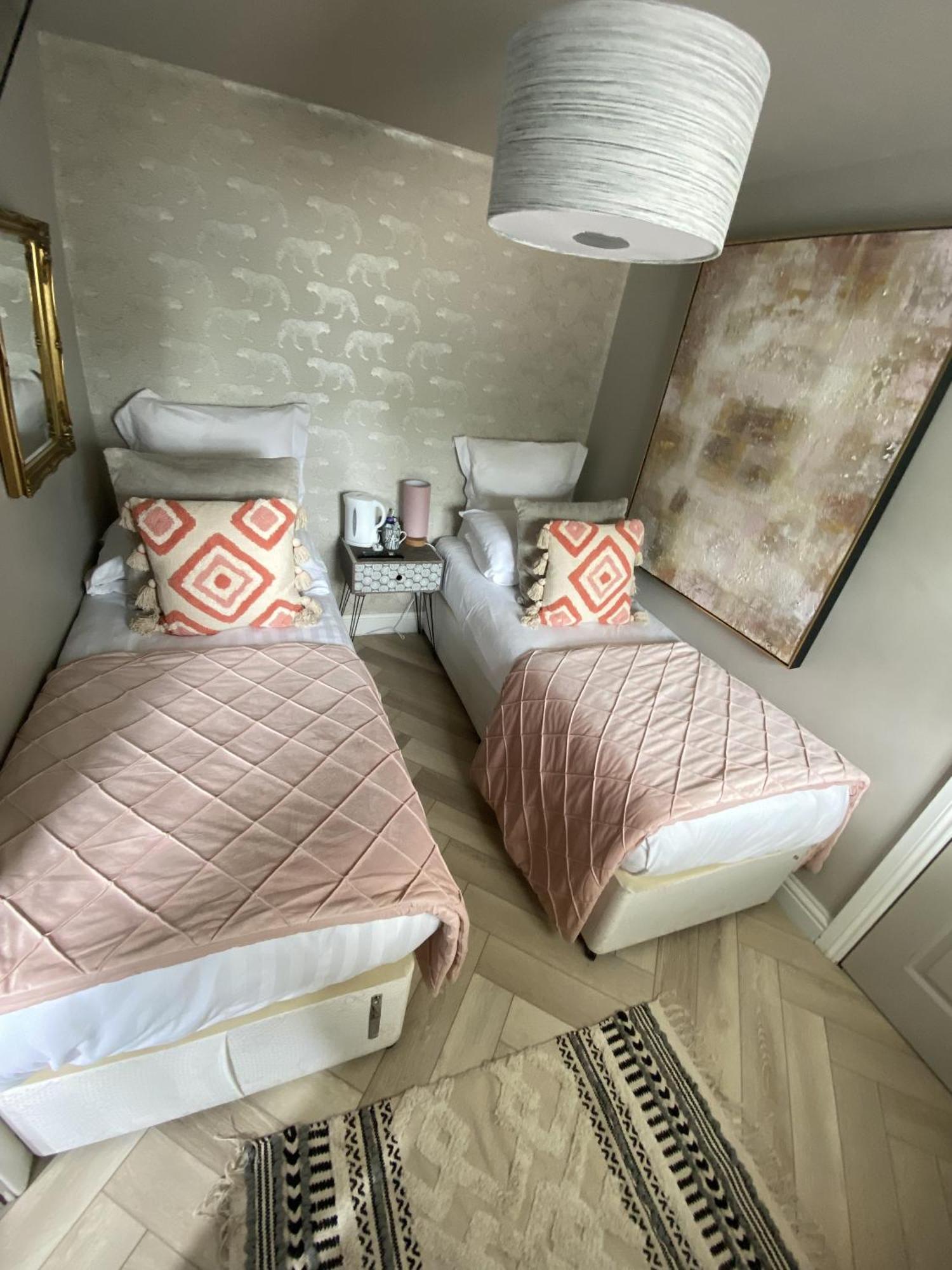 Maison Claire Честър Екстериор снимка