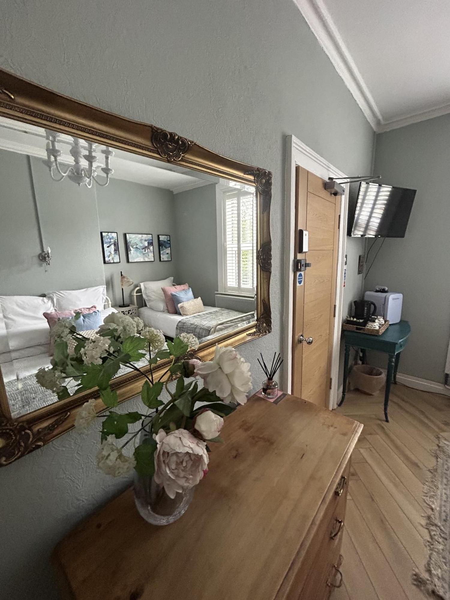 Maison Claire Честър Екстериор снимка